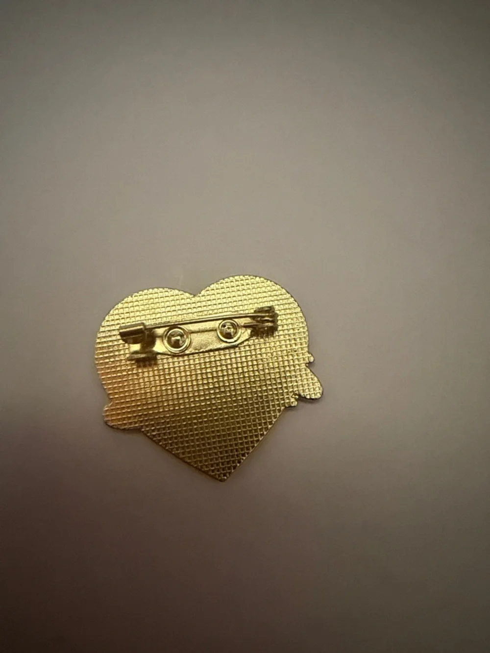 Vintage style Brooch Black and Gold Heart Logo Pin - Picture 2 of 2